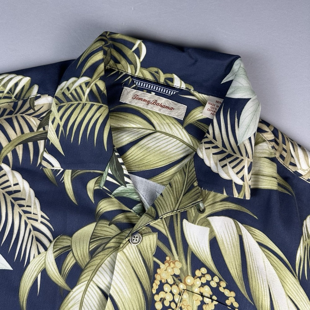 Tommy Bahama Shirt Men's‎ Medium Blue Silk Hawaiian Button Down Floral Tropical
